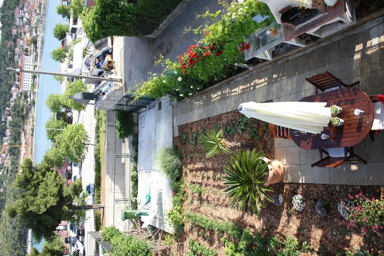 Apartments By The Sea Trogir - 20307 Kroatien